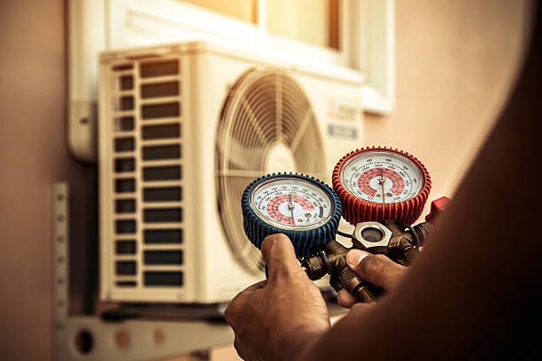Professional Hvac technician working in Riverside, IA